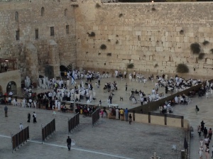 The Kotel at the start of Kol Nidre, viewed from Aish Synagogue.